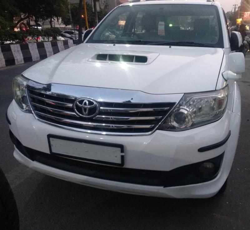 Toyota Fortuner 3.0 4x2 MT 2012