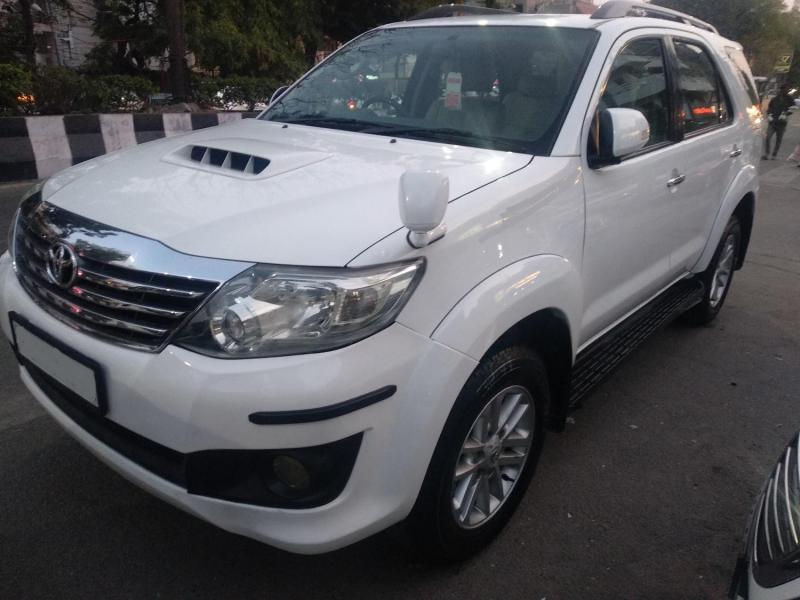 Toyota Fortuner 3.0 4x2 MT 2012