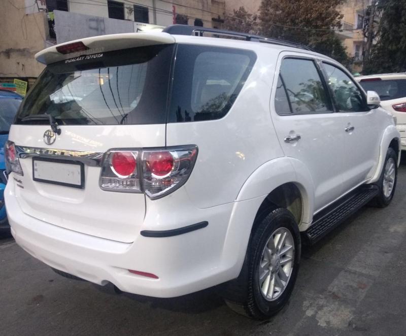 Toyota Fortuner 3.0 4x2 MT 2012