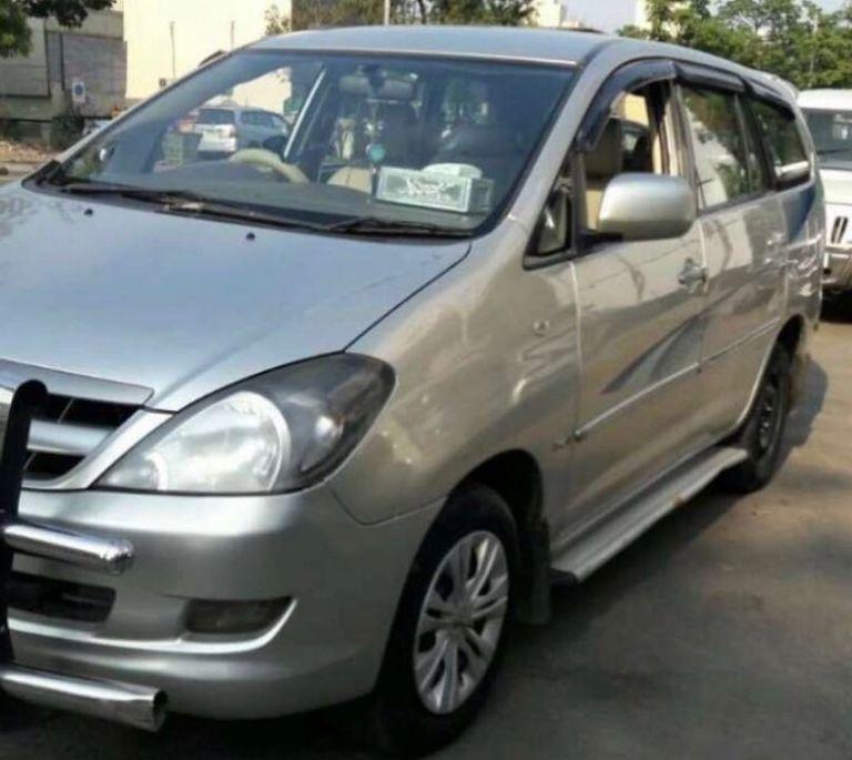 Toyota Innova 2.5 E 7 STR 2007