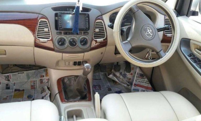 Toyota Innova 2.5 E 7 STR 2007