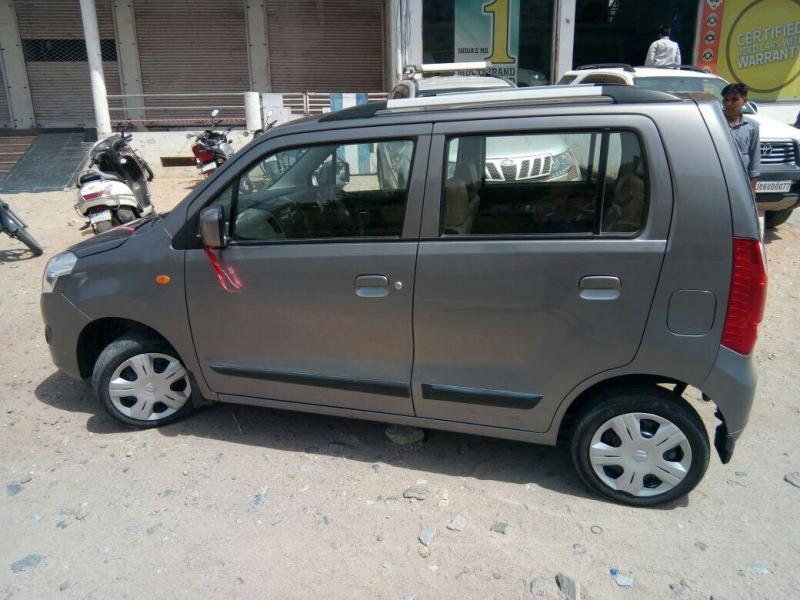 Maruti Suzuki Wagon R VXi AMT 2017