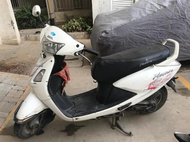 second hand pleasure scooty price