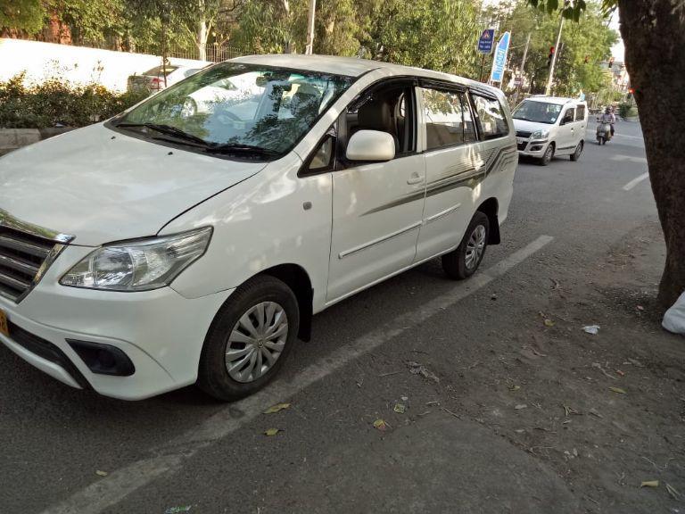 Toyota Innova 2.5 ZX 7 STR BS IV 2013