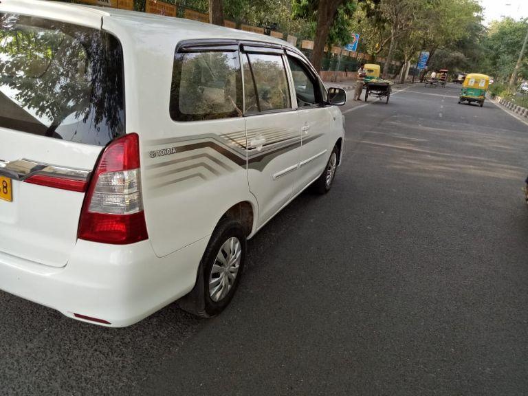 Toyota Innova 2.5 ZX 7 STR BS IV 2013