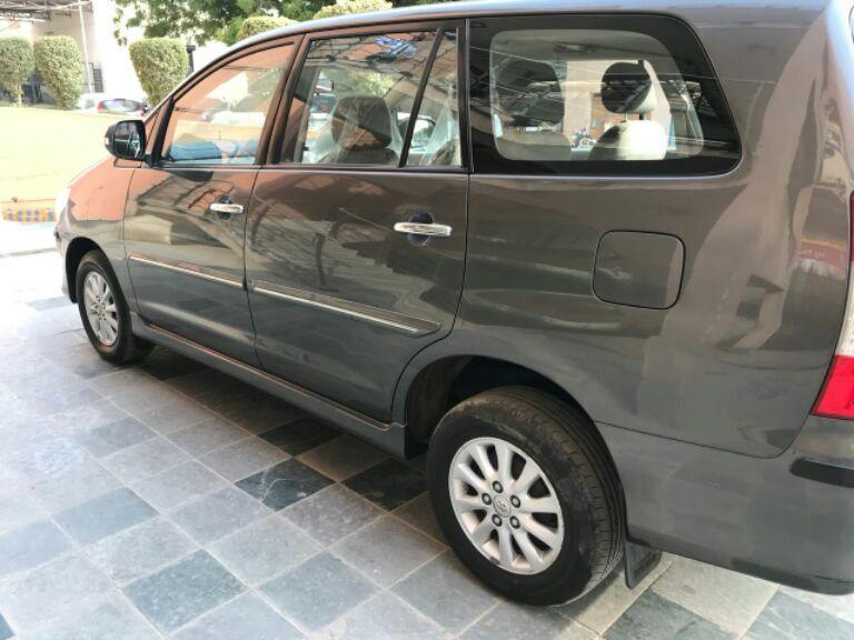 Toyota Innova 2.5 V 7 STR 2012