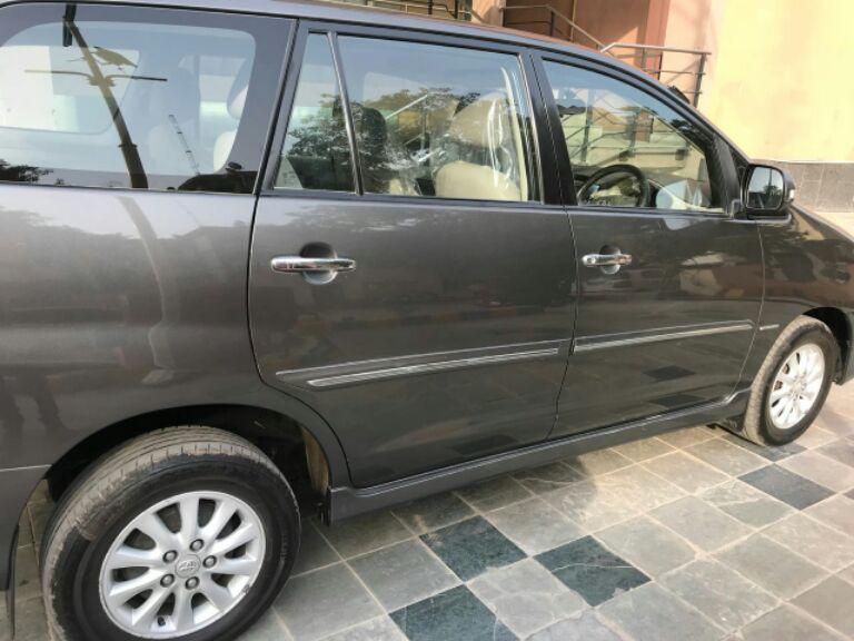 Toyota Innova 2.5 V 7 STR 2012