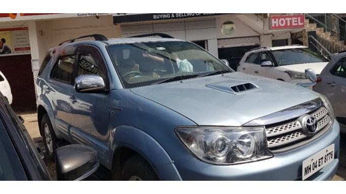 Toyota Fortuner 3.0 4X4 MT 2011