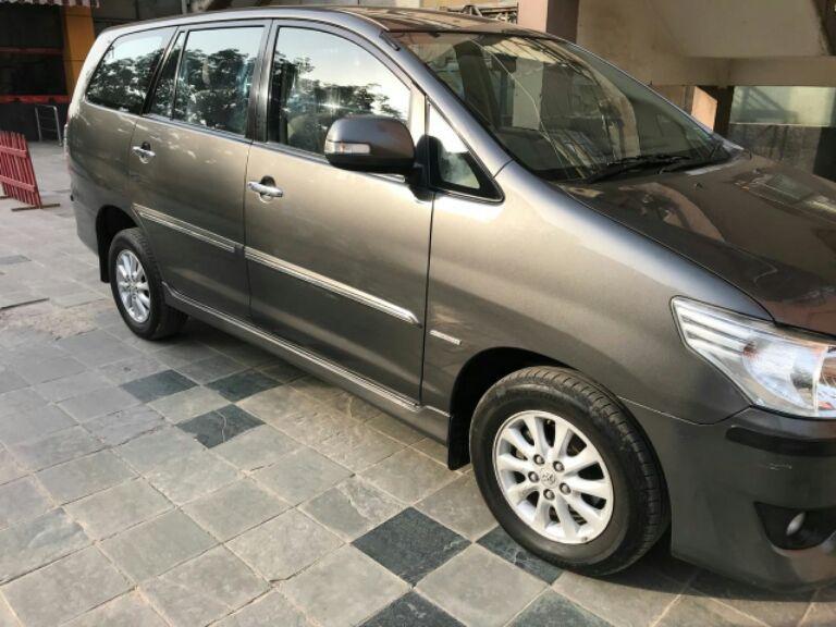 Toyota Innova 2.5 V 7 STR 2012