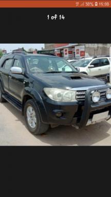 Toyota Fortuner 3.0 4X4 MT 2010