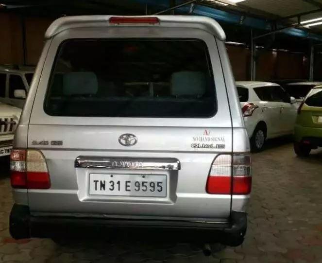 Toyota Qualis GS C8 2004