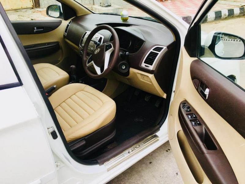 Hyundai i20 Sportz 1.2 (O) 2011