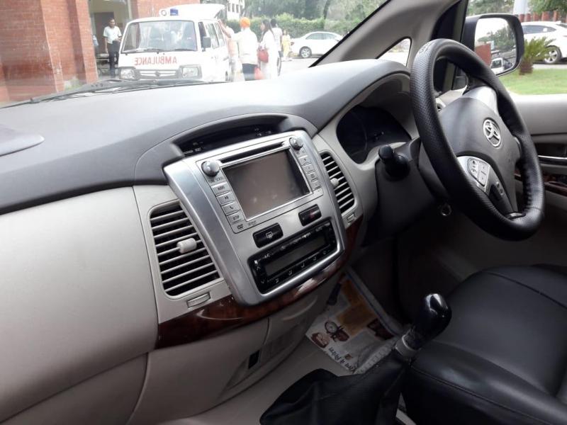 Toyota Innova 2.5 VX 7 STR BS IV 2013