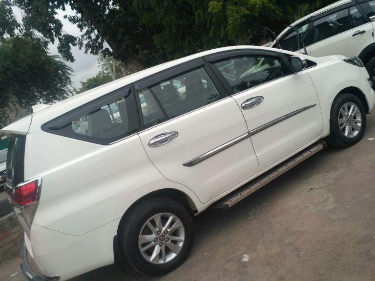 Toyota Innova Crysta 2.4 GX 8 STR 2017