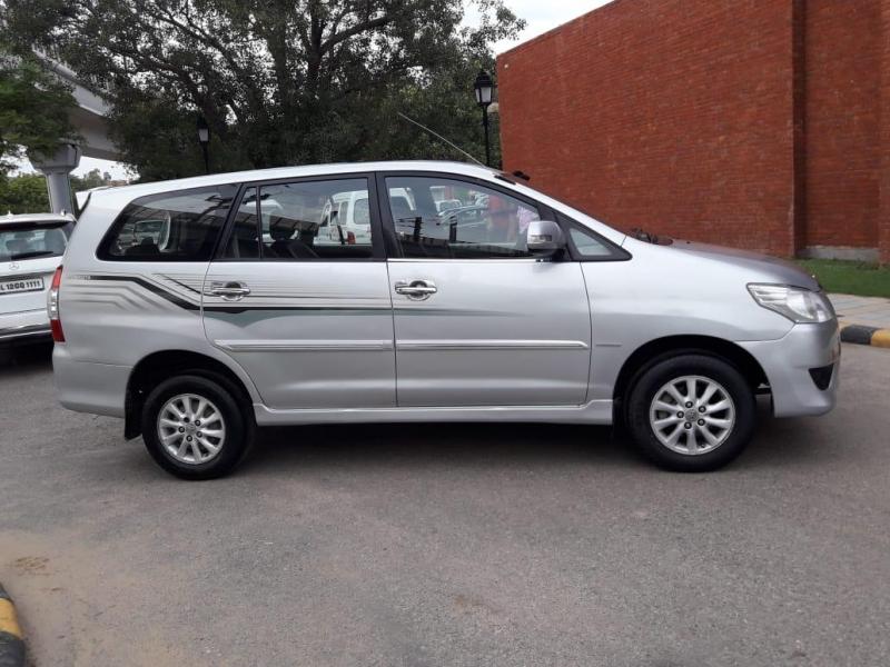 Toyota Innova 2.5 VX 7 STR BS IV 2013
