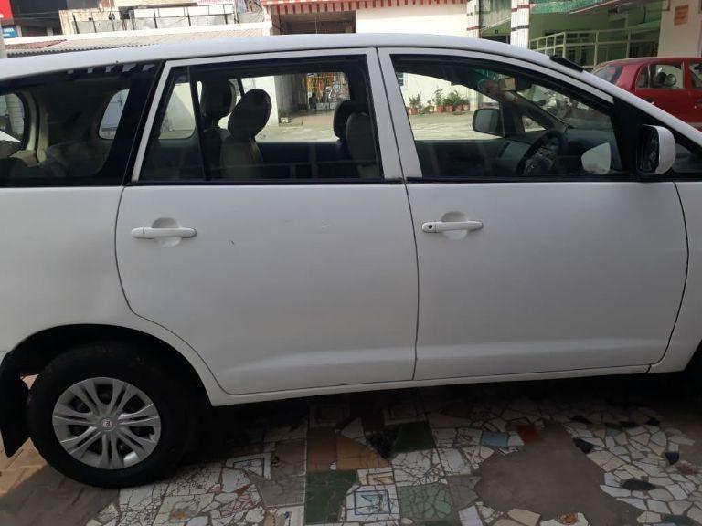 Toyota Innova 2.5 GX 7 STR BS IV 2010