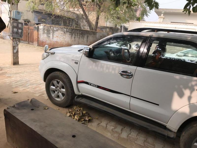 Toyota Fortuner 3.0 4x2 MT 2010