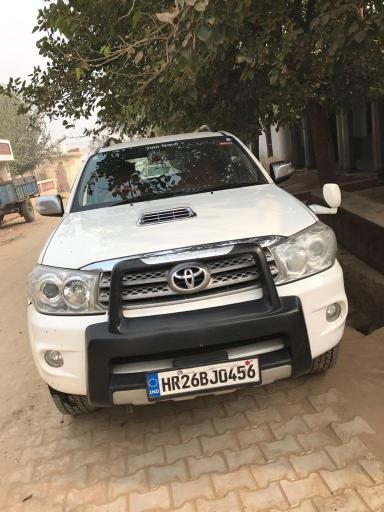 Toyota Fortuner 3.0 4x2 MT 2010