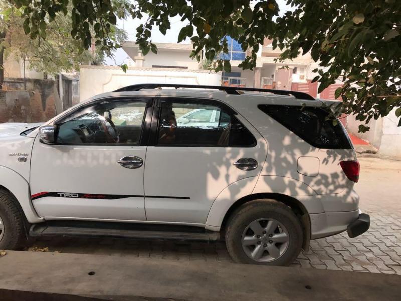 Toyota Fortuner 3.0 4x2 MT 2010