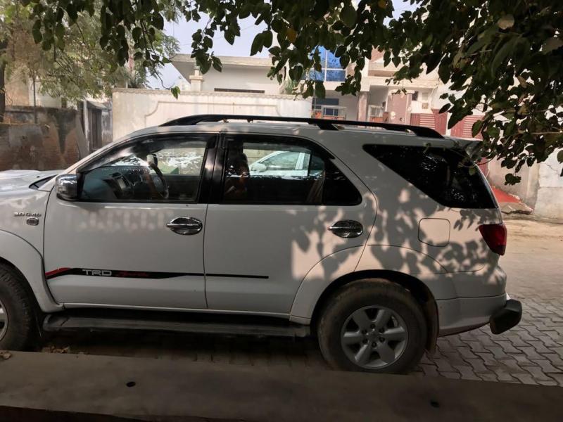 Toyota Fortuner 3.0 4x2 MT 2010