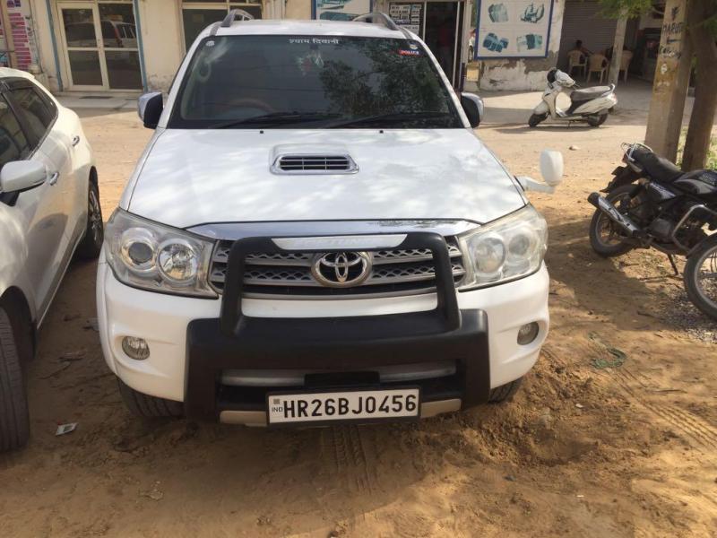 Toyota Fortuner 3.0 4x2 MT 2010