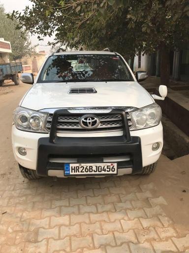 Toyota Fortuner 3.0 4x2 MT 2010