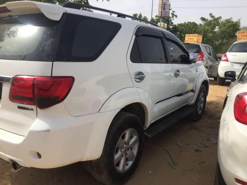 Toyota Fortuner 3.0 4x2 MT 2010