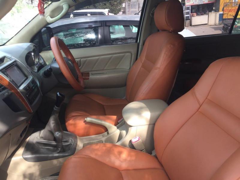 Toyota Fortuner 3.0 4x2 MT 2010