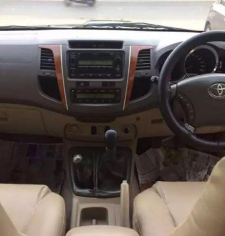 Toyota Fortuner 3.0 4x2 MT 2011