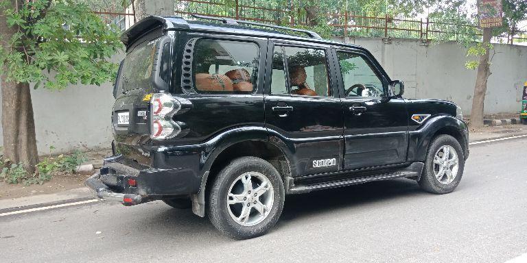 Mahindra Scorpio S10 2WD Intelli-Hybrid 2017