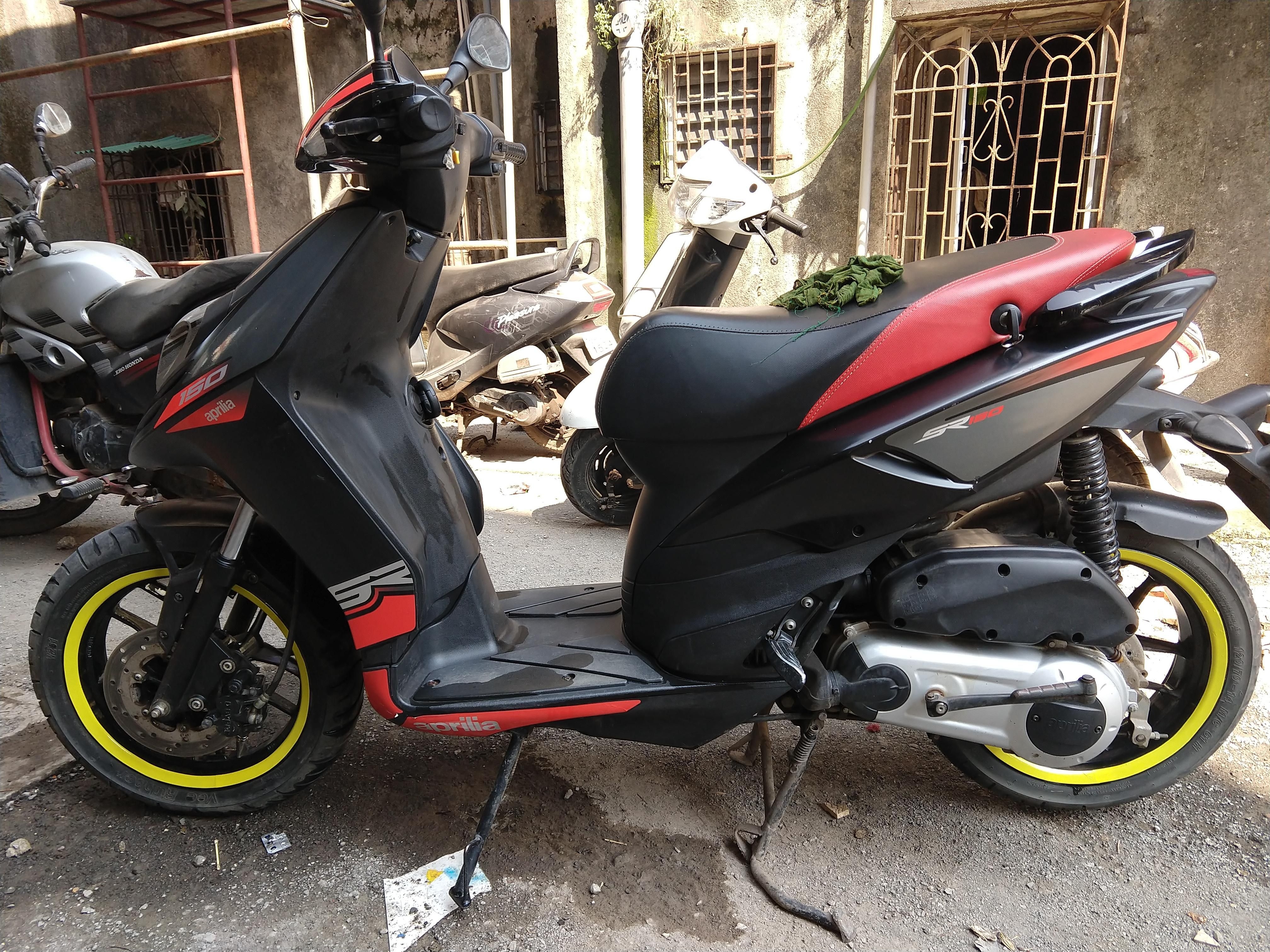 aprilia sr 150 scooty