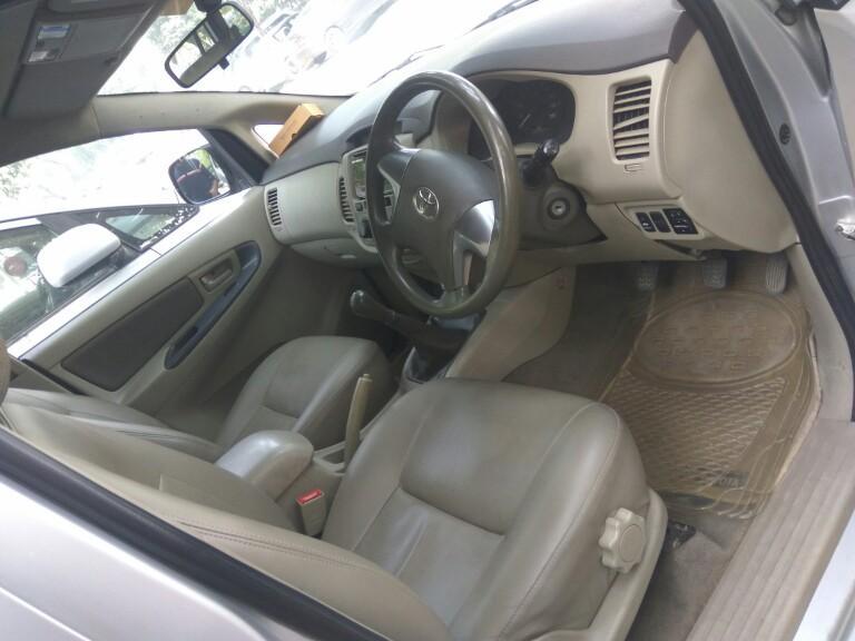 Toyota Innova 2.5 G 2014