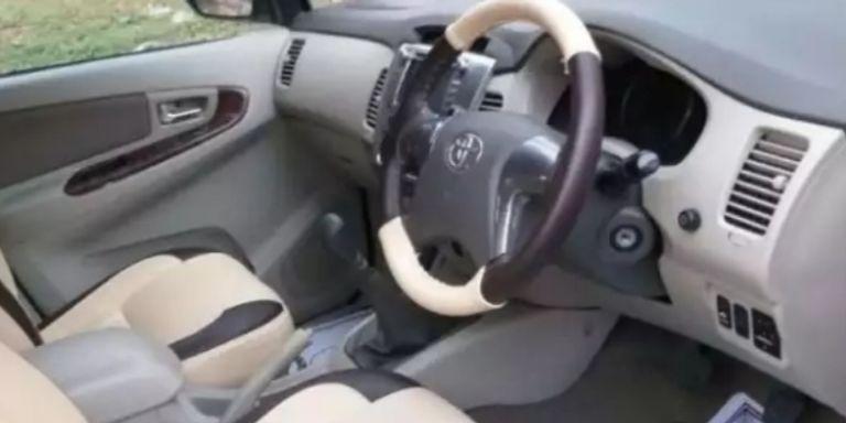 Toyota Innova 2.5 ZX 7 STR BS IV 2014