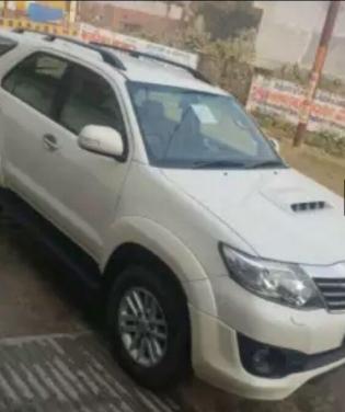 Toyota Fortuner 3.0 4X4 MT 2014