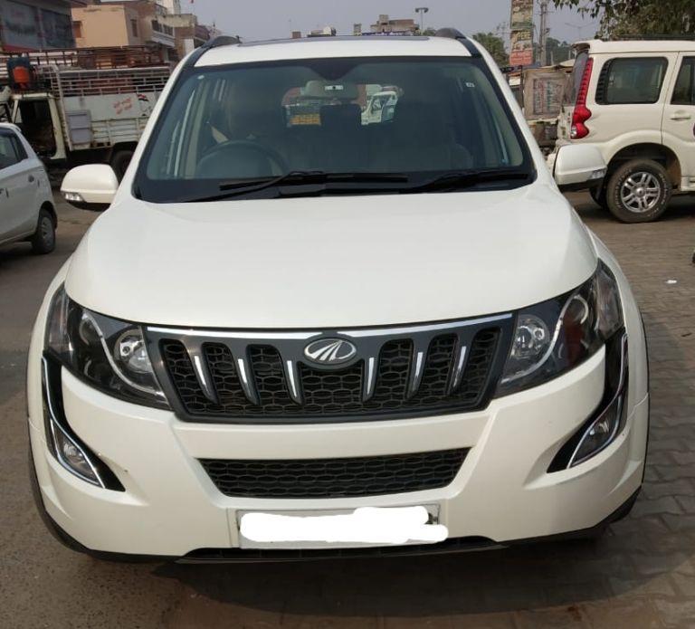 Mahindra XUV500 W10 2015