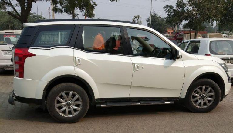 Mahindra XUV500 W10 2015