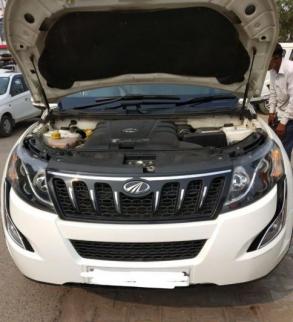 Mahindra XUV500 W10 2015
