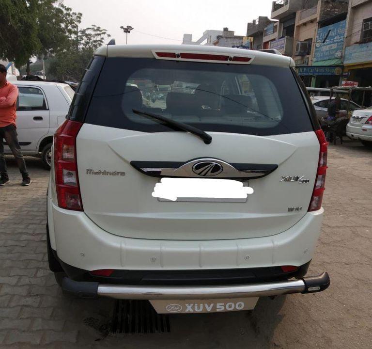 Mahindra XUV500 W10 2015