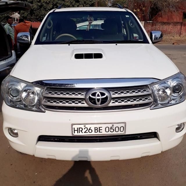 Toyota Fortuner 2.8 4x4 AT 2010