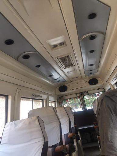 Force Motors Traveller Mini Bus 11 Seater 2011
