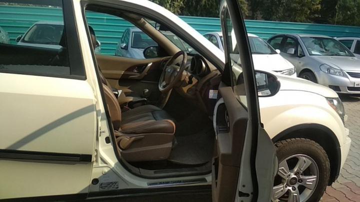 Mahindra XUV500 W8 2WD 2015