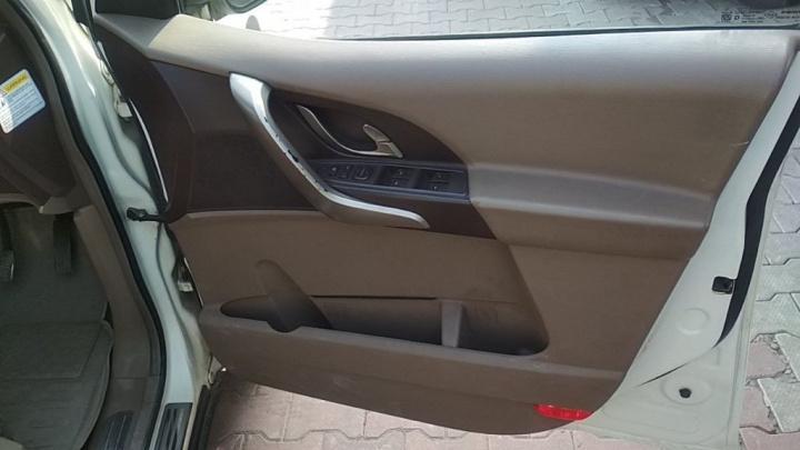 Mahindra XUV500 W8 2WD 2015