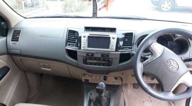 Toyota Fortuner 3.0 4x2 MT 2011