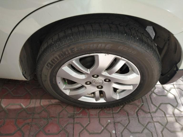 Maruti Suzuki Swift DZire ZXi 2012