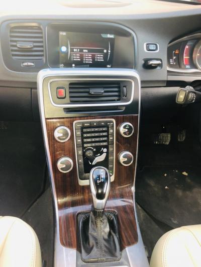 Volvo S60 Kinetic D4 2014