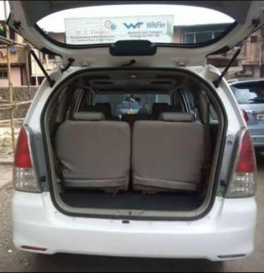 Toyota Innova 2.5 ZX 7 STR BS III 2011