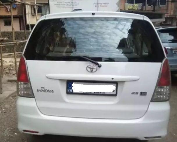 Toyota Innova 2.5 ZX 7 STR BS III 2011