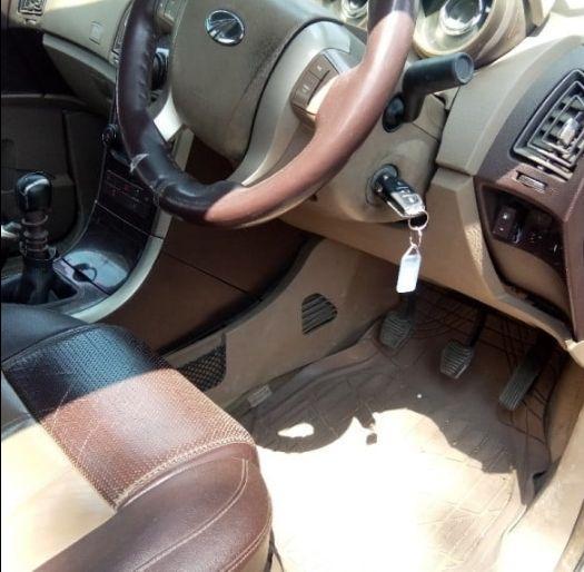 Mahindra XUV500 W8 2014