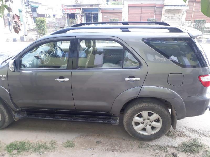 Toyota Fortuner 3.0 4X4 MT 2010