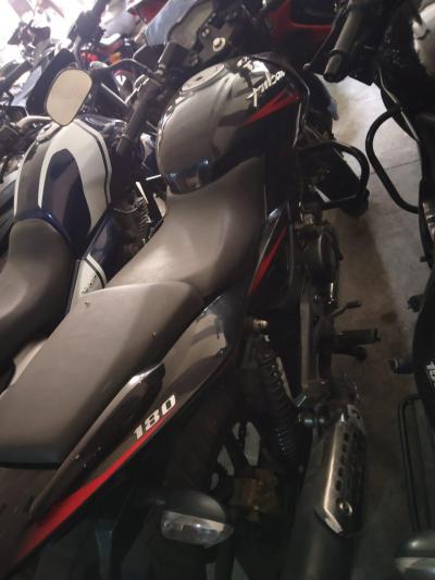 Bajaj Pulsar 180cc 2017